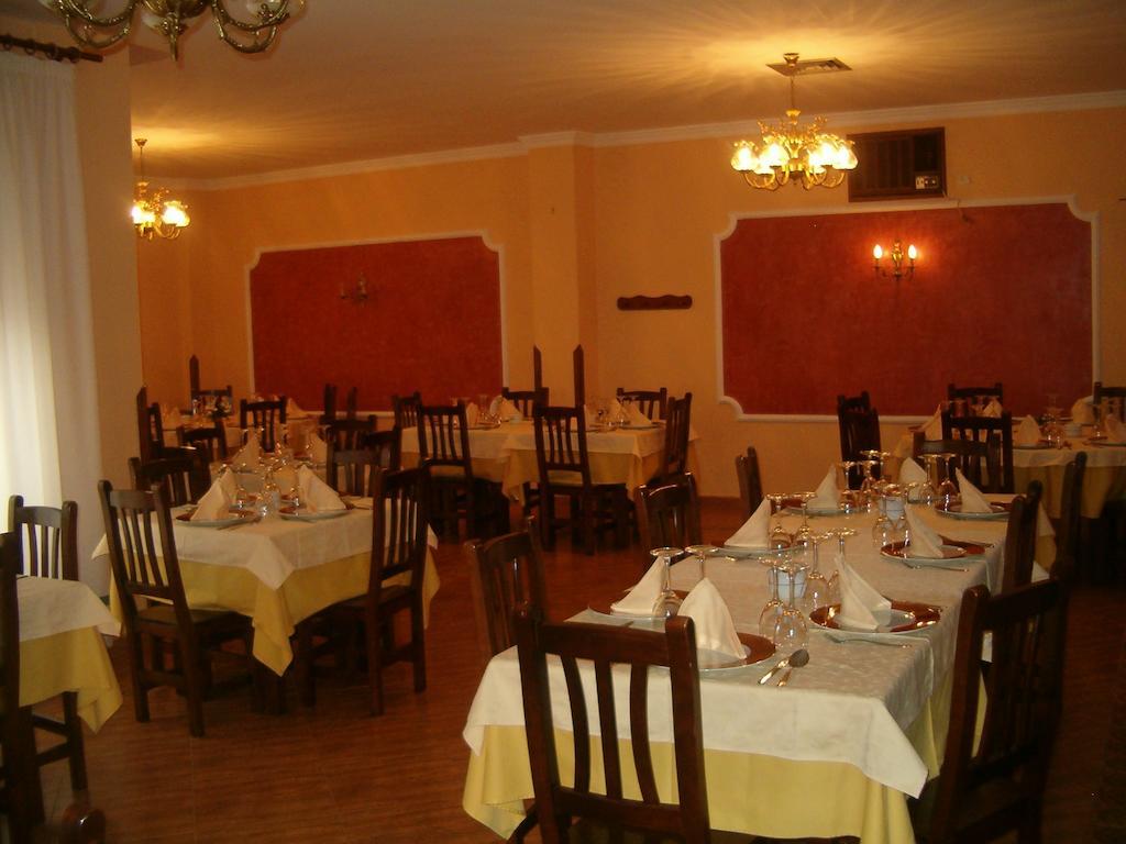 Hostal Restaurante Milenium Otel Torremegía Dış mekan fotoğraf
