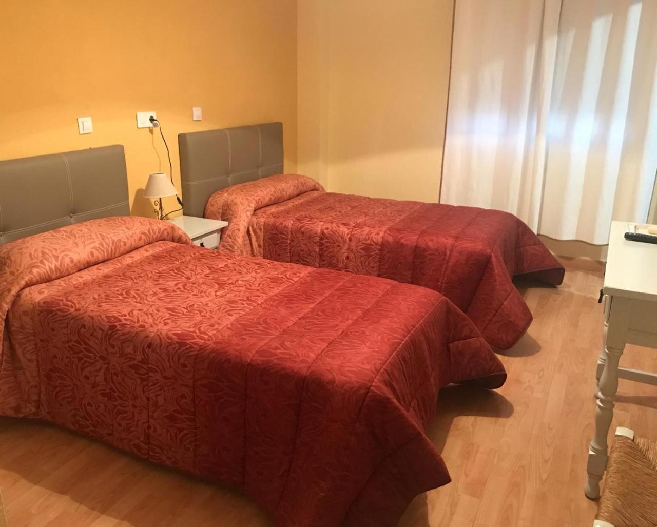 Hostal Restaurante Milenium Otel Torremegía Dış mekan fotoğraf