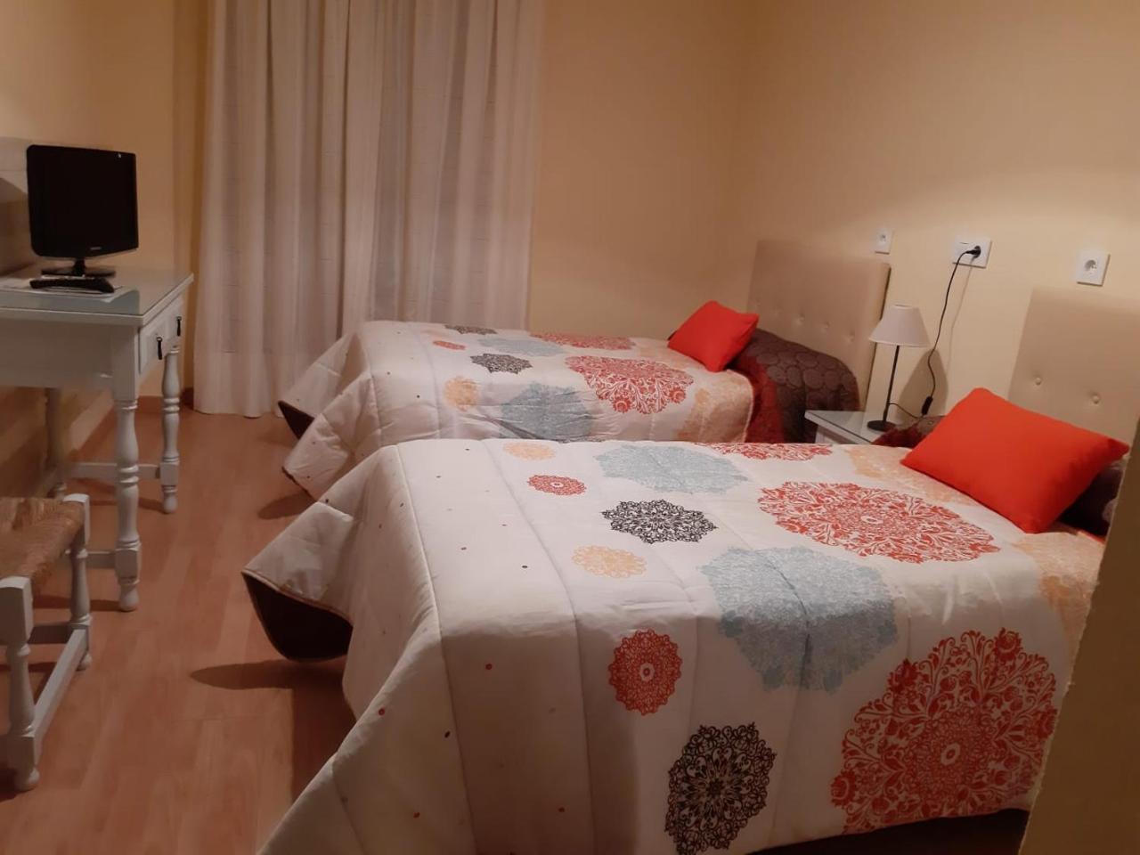 Hostal Restaurante Milenium Otel Torremegía Dış mekan fotoğraf