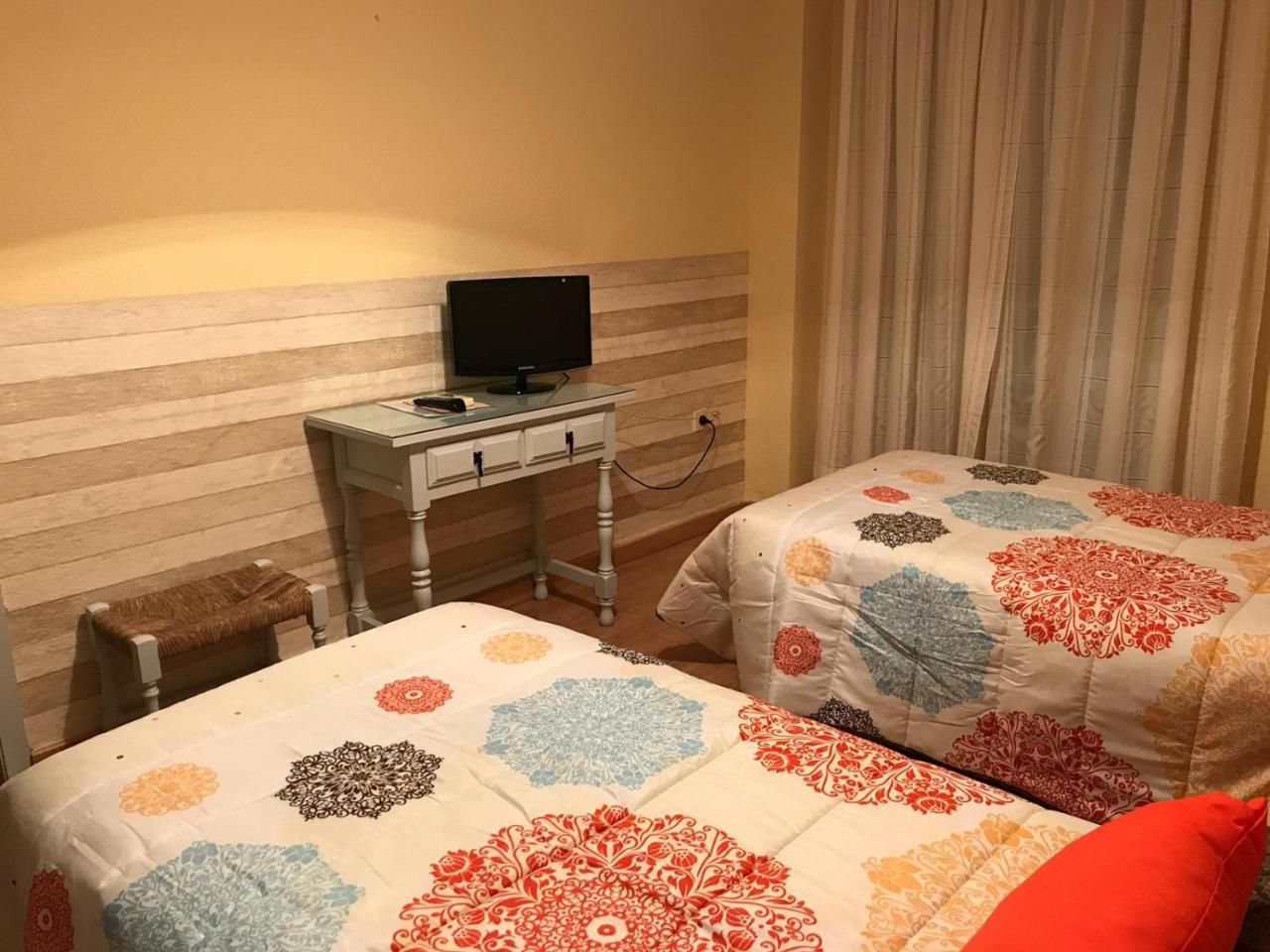 Hostal Restaurante Milenium Otel Torremegía Dış mekan fotoğraf