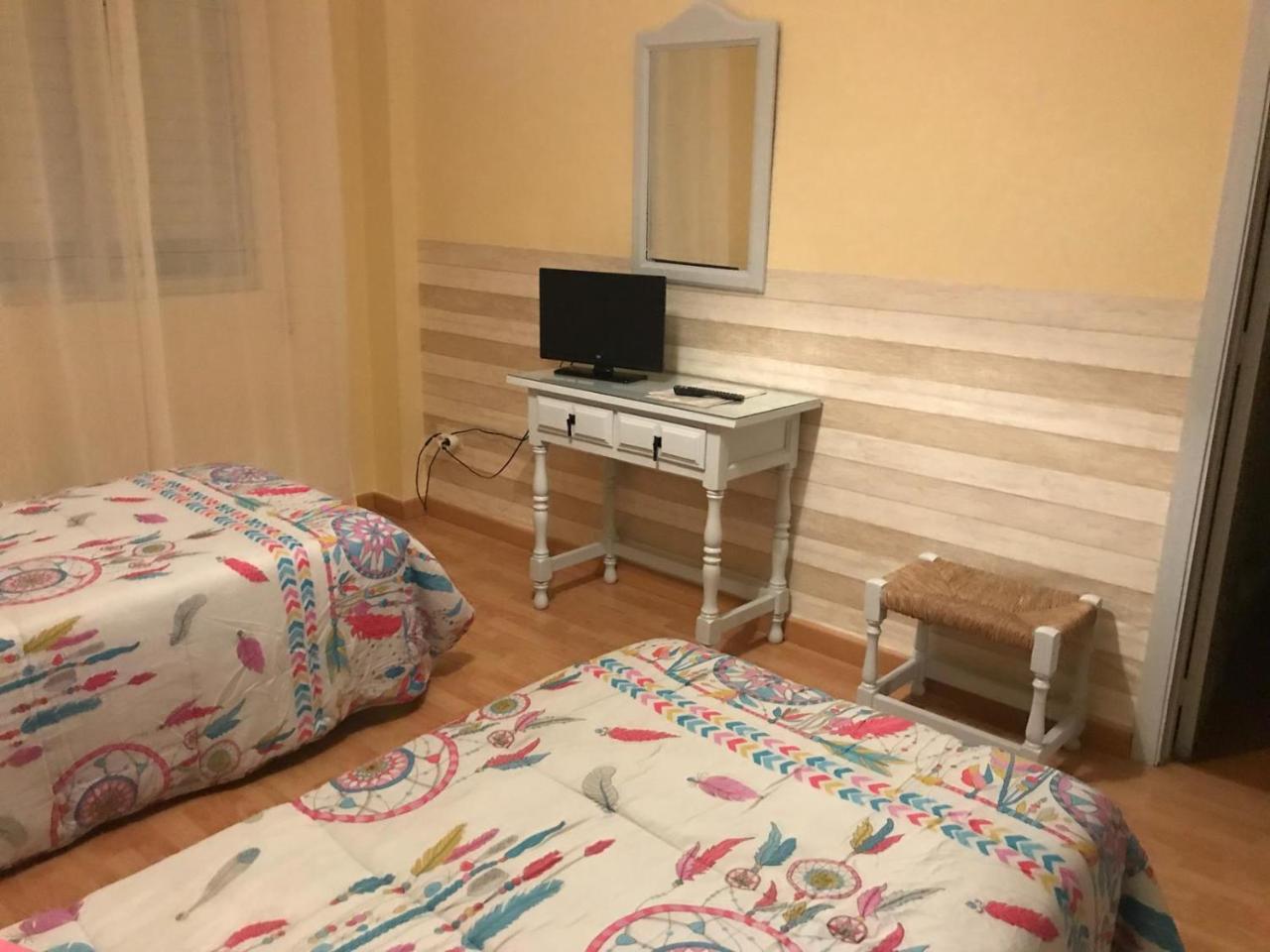 Hostal Restaurante Milenium Otel Torremegía Dış mekan fotoğraf
